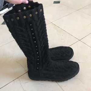 UGG women’s tall cable knit size 6.